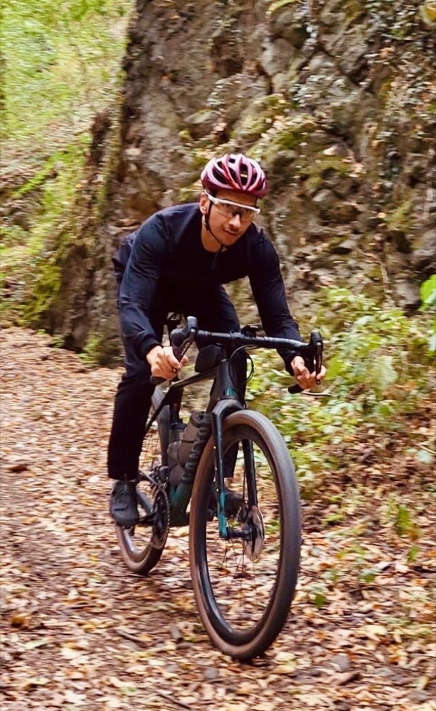 Felix, Zweiradmechatronikermeister bei f2 bikes & friends, beim Gravel-Ride im Herbst