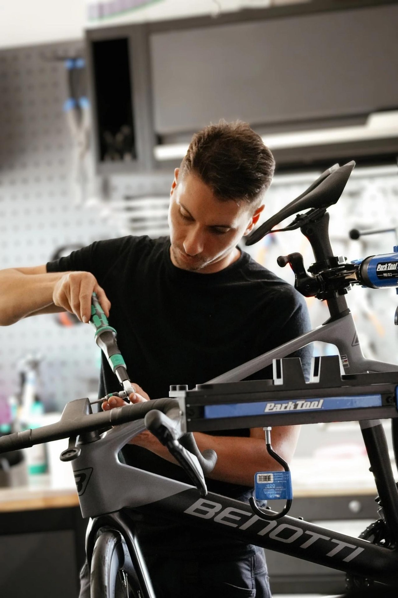 Premium-Komponenten Upgrade in der f2-Werkstatt – Carbon-Laufrad und Tubeless-Setup